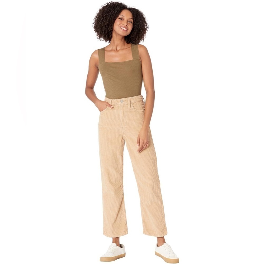 NWT LEVI’S® Premium

Ribcage Straight Ankle/ Granola Corduroy